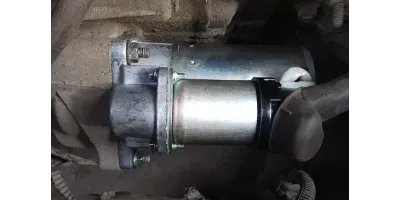 Стартер клацає, але двигун не заводиться